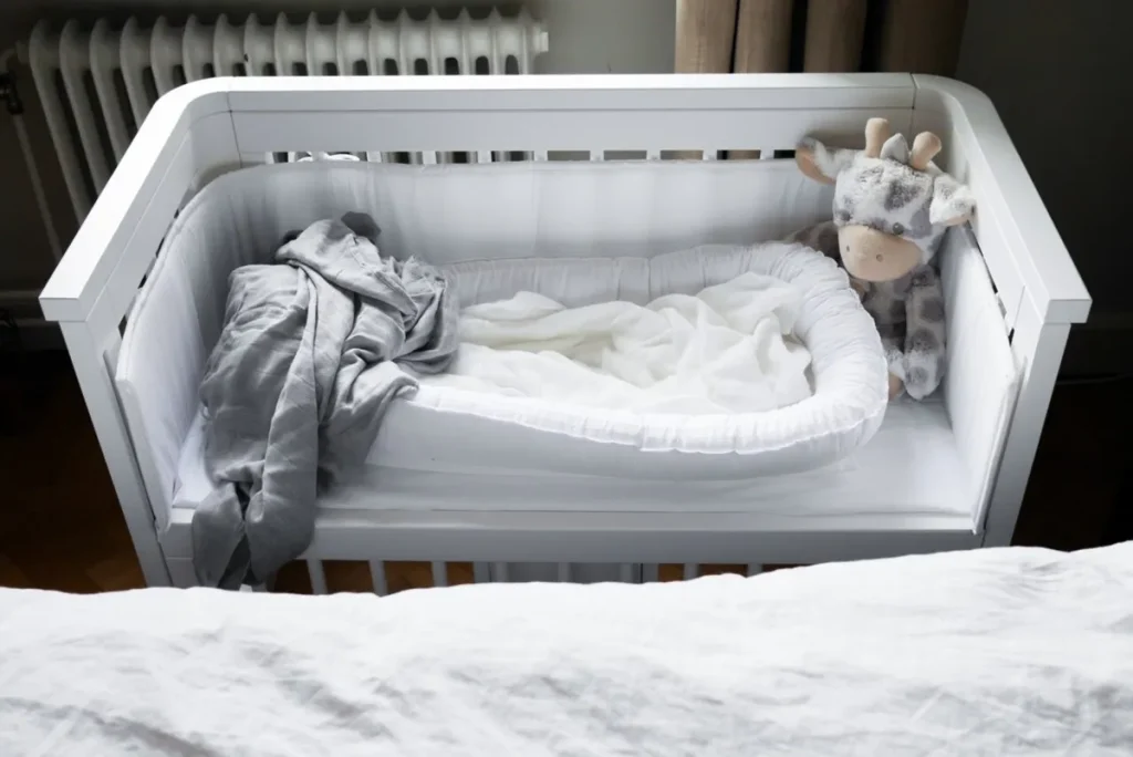 Säkerhet runt spjälsängen